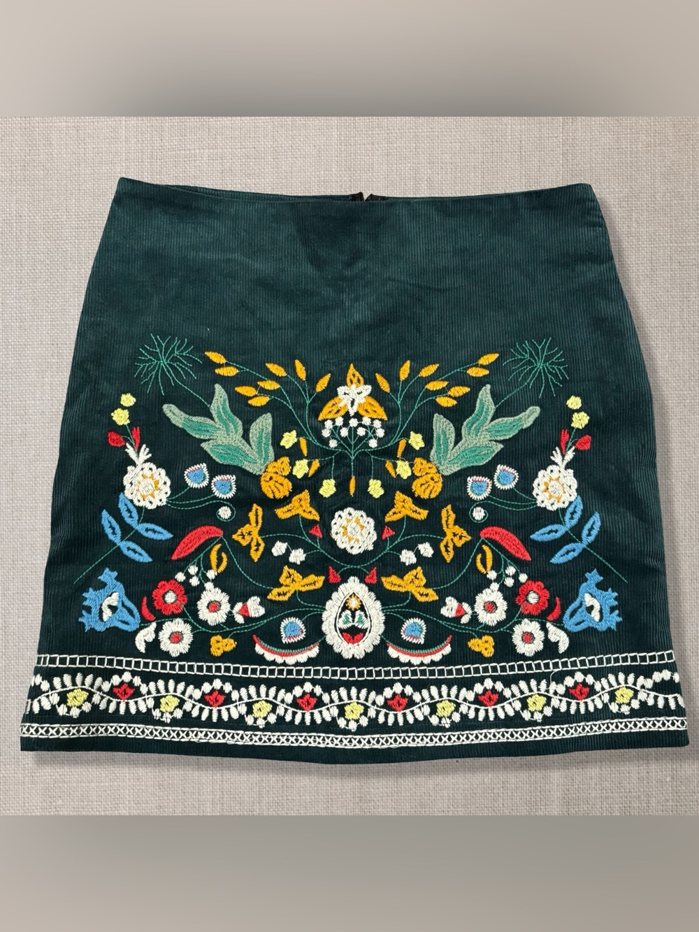 Simplee Green Corduroy Embroidered Floral Mini Skirt Women’s M Boho